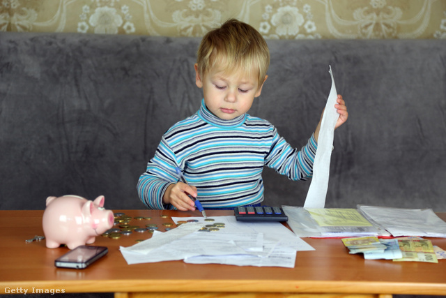 Ha egy gyerek tudatos pénzügyi nevelést kap, felnőttként is jobban boldogul