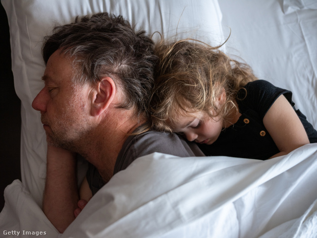 A hálószobába beosonó gyerek is megzavarhatja a nyugodt pihenést