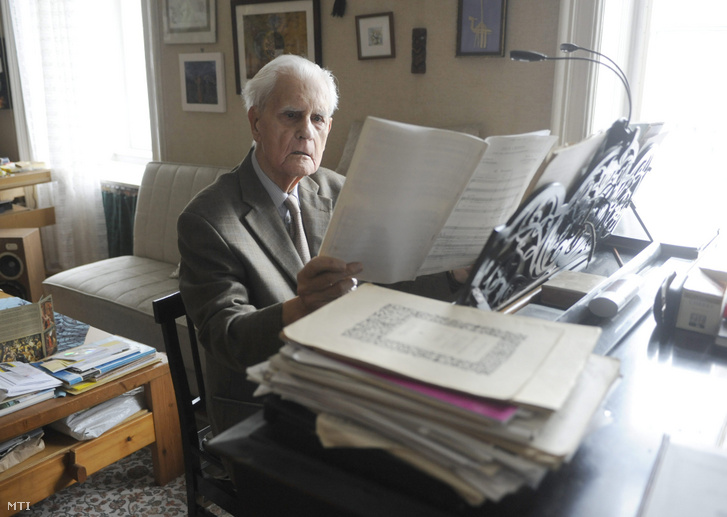 Párkai István Kossuth- és Liszt Ferenc-díjas karmester, karvezető, tanár budapesti otthonában 2014. december 5-én