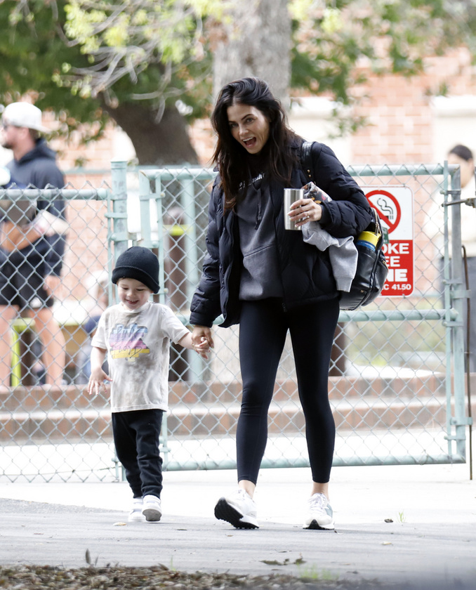 Jenna Dewan kisfiát vitte a napokban egy játszótérre Los Angelesben