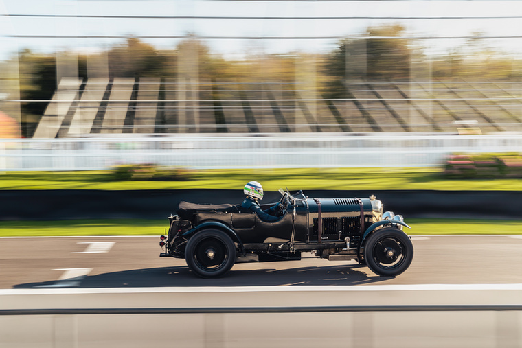 Tim Birkin legendás kompresszoros Bentley Blowere 93 éve indult Le Mans-ban, hogy aztán pont a motorja adja fel