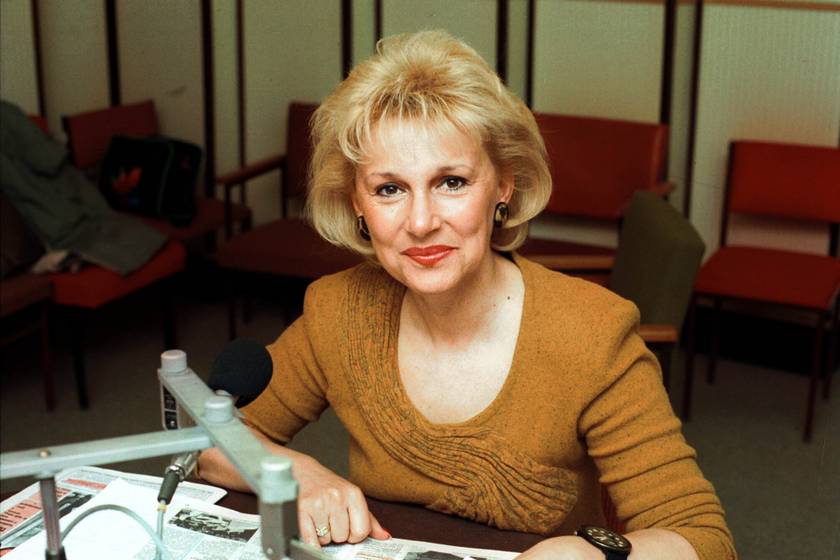 Bayer Ilona így nézett ki 1993-ban a Magyar Rádió műsorvezetőjeként.