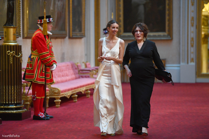 Rose Hanbury (balra) megérkezik a londoni Buckingham-palotában rendezett állami bankettre, Donald Trump amerikai elnök háromnapos brit állami látogatásának első napján 2019. június 3-án