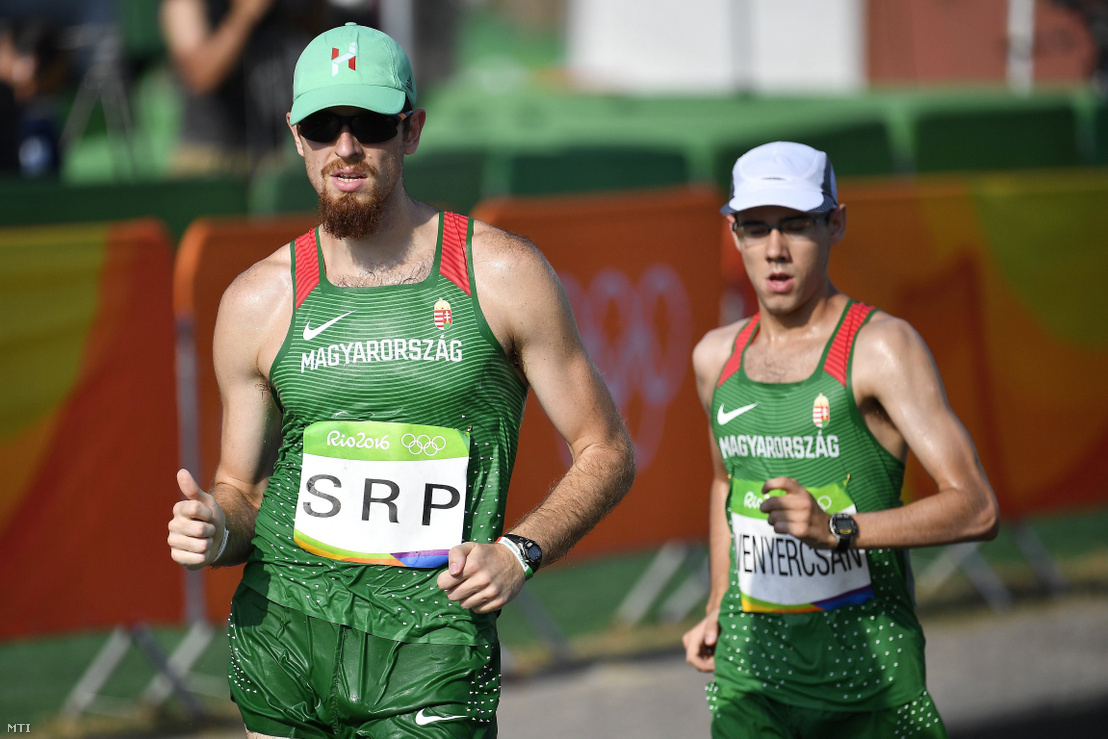 Srp Miklós (b) és Venyercsán Bence a riói nyári olimpia férfi 50 kilométeres gyaloglás versenyszámában Rio de Janeiróban 2016. augusztus 19-én