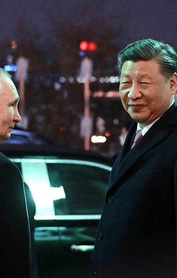 Moszkva és Peking összeborult, míg az európai vezetők Brüsszelben estek egymás torkának