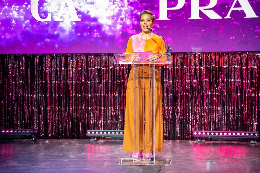 Tatár Csilla beszédet mondott a Glamour Women of the Year-díjátadó színpadán.