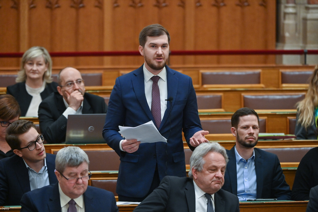 Gelencsér Ferenc, a Momentum képviselője napirend előtt felszólal az Országgyűlés plenáris ülésén 2023. március 27-én