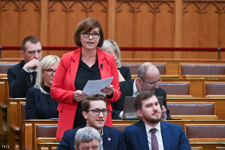 Kálmán Olga, a DK képviselője napirend előtt felszólal az Országgyűlés plenáris ülésén 2023. március 27-én