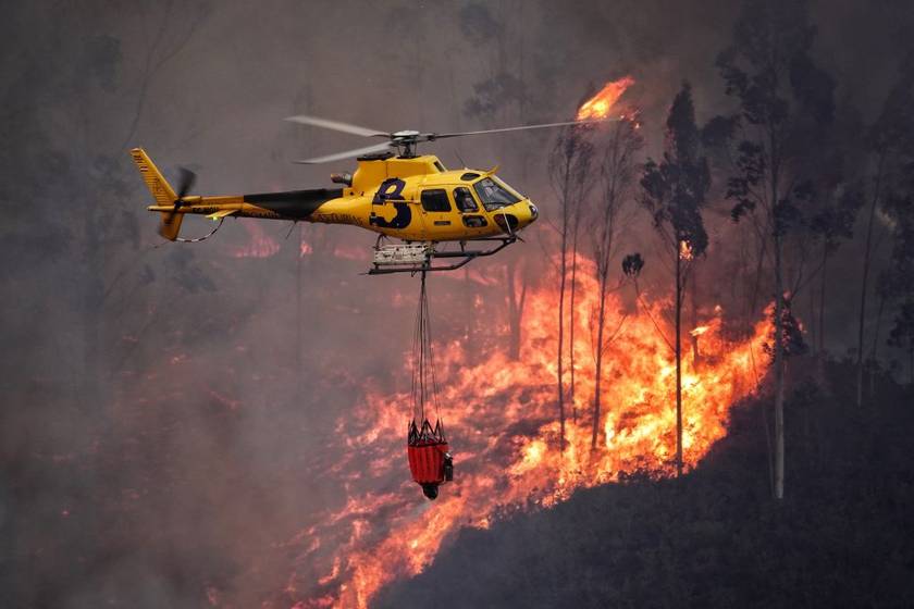Több mint 500 tűzoltó és 20 helikopter oltotta a tüzet Villanueva de Viver faluja környékén a szombaton, 03. 25-én kezdődő erdőtűznél. Ekkor 1500 lakosnak kellett elhagynia az otthonát.