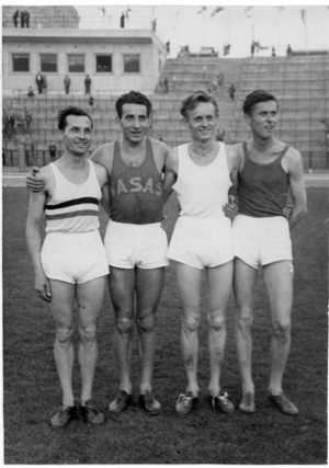 1953. szeptember 23-án 4x1500 méteres váltóban világcsúcsot futott a Garay, Béres, Rózsavölgyi, Iharos összeállítású csapat