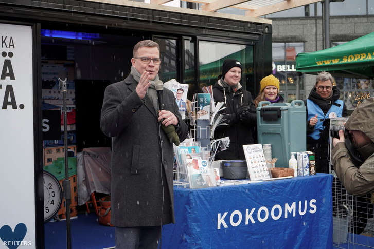 Petteri Orpo egy kampánygyűlésen Helsinkiben 2023. március 22-én