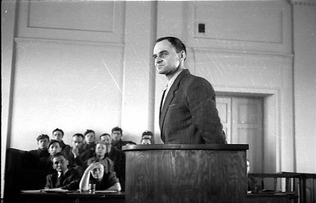 Pilecki ezredes a kommunista bíróság előtt 1948 márciusában