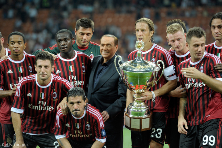 Az AC Milan játékosai és Silvio Berlusconi 2011. augusztus 21-én Milánóban