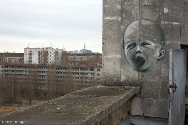 Az elhagyatott épületeken a graffitik is megjelentek