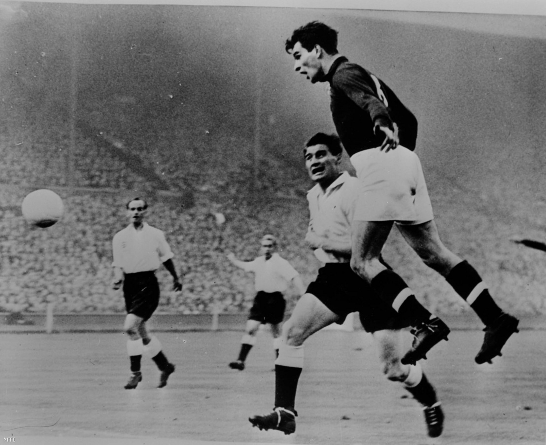 Kocsis Sándor kapura fejel a Magyarország–Anglia barátságos labdarúgó-mérkőzésen Londonban, a Wembley Stadionban 1953. november 25-én. A mérkőzés végeredménye 6:3