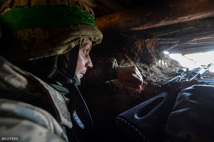 Ukrán katona Bahmutban 2023. április 10-én