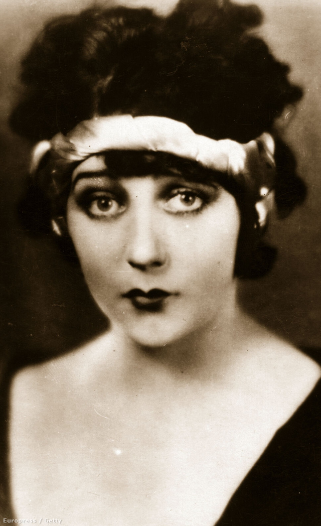Barbara LaMarr színésznő tuberkulózisban halt meg 29 éves korában.