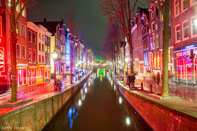 Meg akarják óvni Amszterdamot a tömegturizmus káros hatásaitól