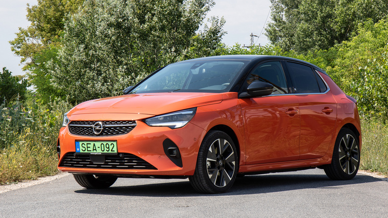 Az elektromos Opel Corsa tudja a legnagyobb hatótávot a listánkon szereplő autók közül, WLTP szerint 359 kilométert autózhatunk vele egy feltöltéssel