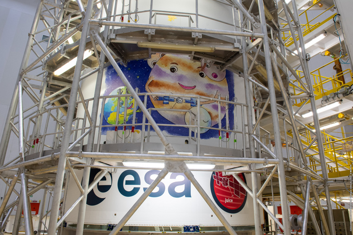 Ariane 5 rocket decorated with winning Juice artwork
