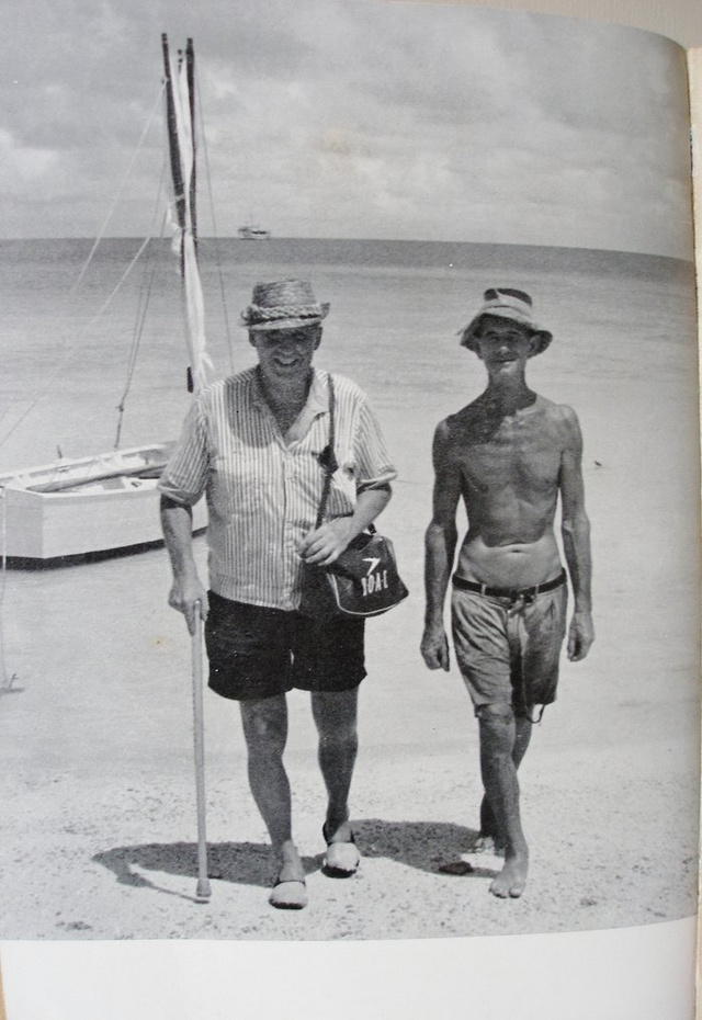 Neale és egy látogatója Suwarrow-atollon