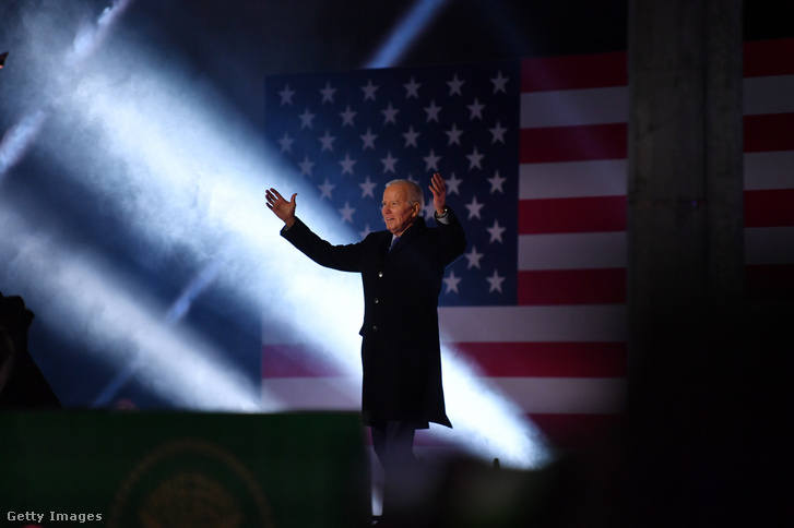 Joe Biden amerikai elnök 2023. április 14-én az írországi Ballinában