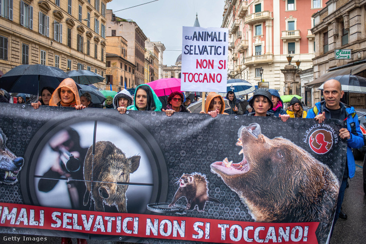 Állatvédők tüntetése Rómában 2023. április 15-én