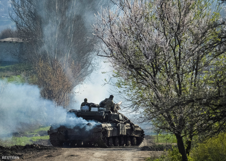 Ukrán tank Bahmutnál