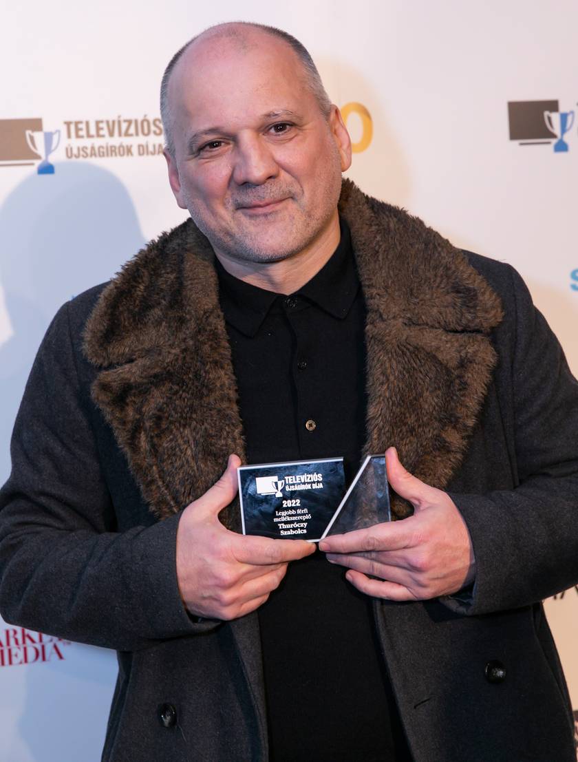 A legjobb férfi mellékszereplő díjával a márciusi Televíziós Újságírók Díja gálán.