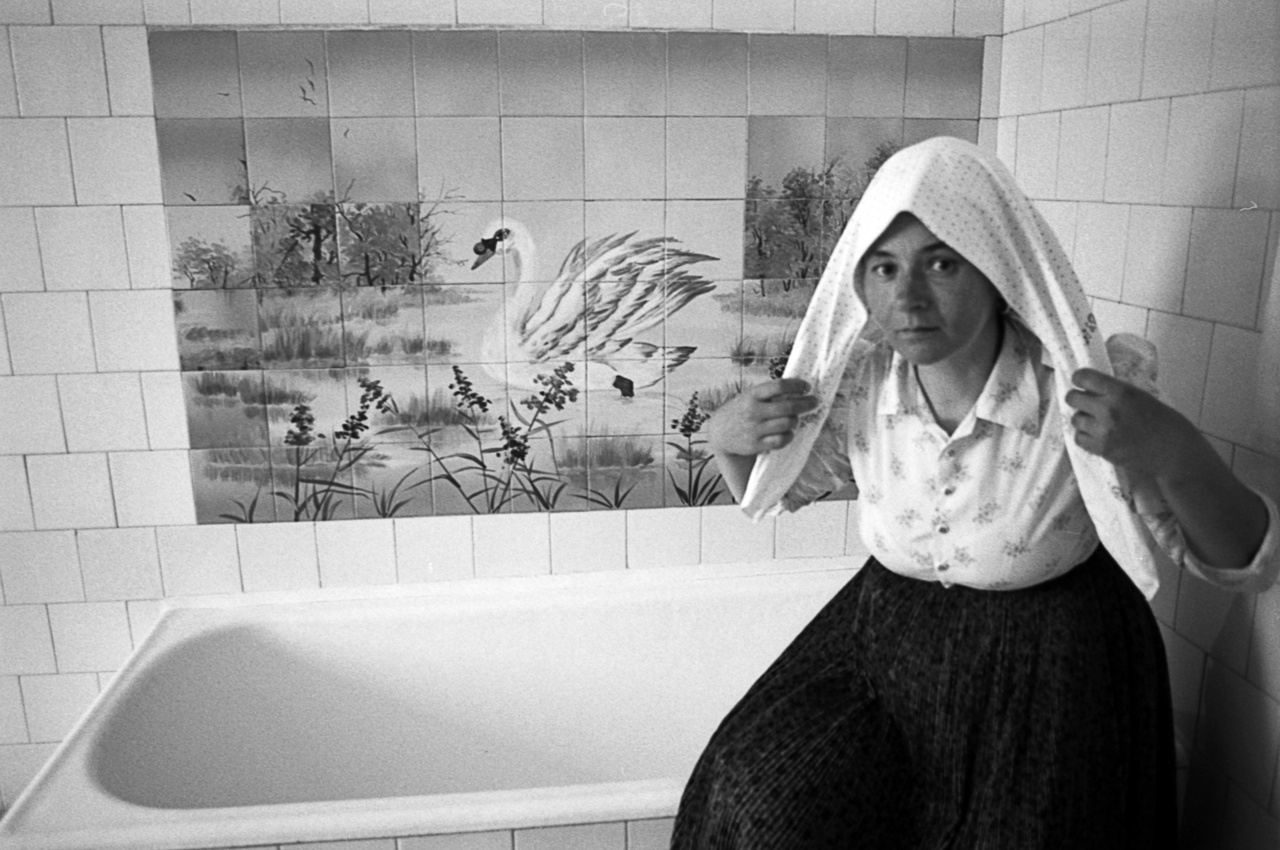 Fürdőszoba, hattyús csempével, 1997