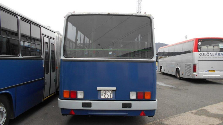 Egy szépen megőrzött busz 1989-ből, jelenleg 2.2 millió forintért listázva.