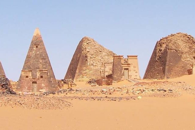 Ferlini felrobbantott piramisai