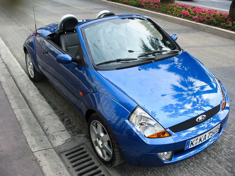 A Ford StreetKa szintén 2003-ban jelent meg, az eredetileg 1996-ban bemutatott Ford Ka frissített, lenyitható tetejű változataként