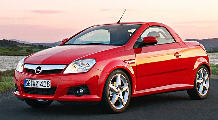 Az Opel 2004 és 2009 között gyártotta a Tigra második generációját, a kétezres évek divatja szerint lenyitható keménytetővel