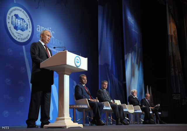 Vlagyimir Putyin felszólal az Északi-sarkvidék - A párbeszéd területe címmel folyó nemzetközi környezetvédelmi konferencián az Északi-sarkvidék közeli Szalehardban 2013. szeptember 25-én.
