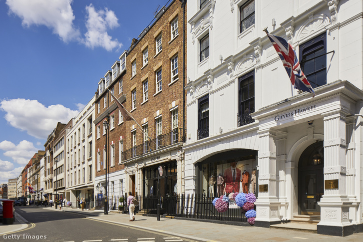 A drága méretes szabászatok utcája a londoni Mayfairben, a Savile Row