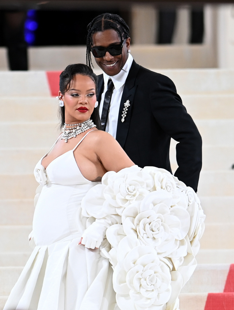 Rihanna és ASAP RockyAz énekesnő szokásához hűen késve érkezett az eseményre, de rajongói szerint megérte rá várni