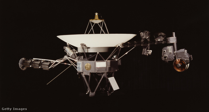 A Voyager szonda – a bal szélen kinyúló sötét henger a plutóniummal töltött RTG-generátor