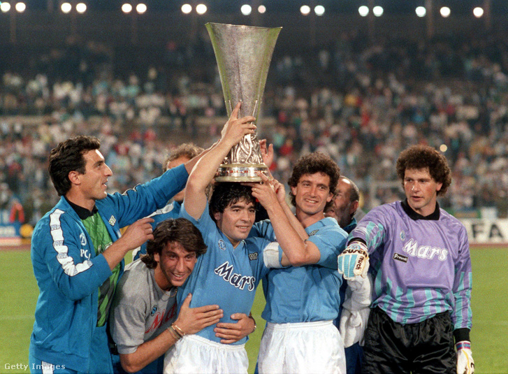 Maradona vezérletével 1989-ben UEFA-kupát is nyert a Napoli