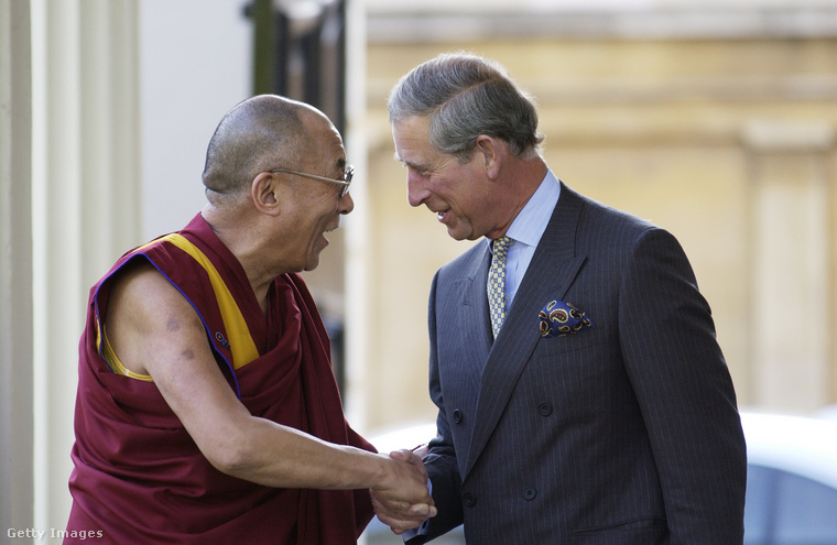 Károly herceg fogadást ad  Őszentsége, a Dalai Láma tiszteletére a Clarence House-ban 2004