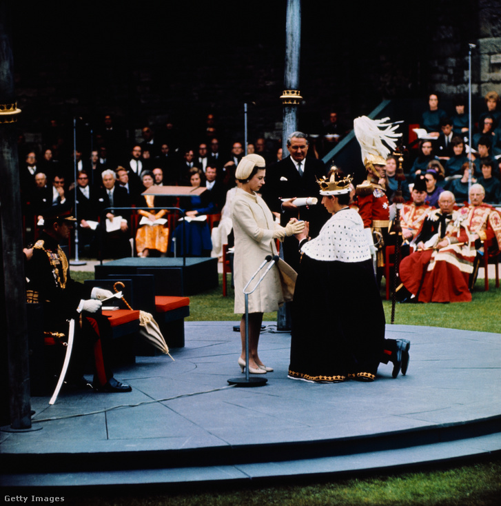 Károlyt walesi herceggé koronázzák 1969. július 1-jén
