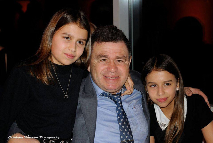 Ribárszki Sándor (itt még nem 57 kilósan) és lányai