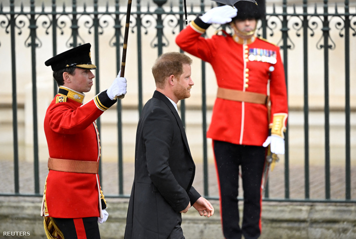 Harry herceg érkezik a Westminster apátságba