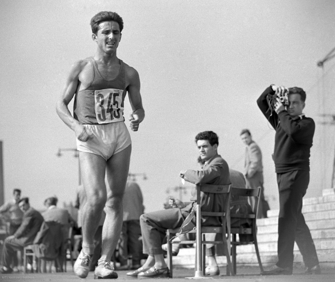 Budapest, 1959. augusztus 2. Balajcza Tibor, az Újpesti Dózsa Sport Club versenyzője, az országos 20 kilométeres gyalogló bajnokság győztese, aki új országos csúcsot állított fel a Népstadion betonpályáján.