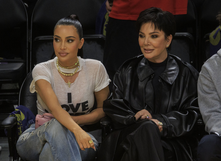 Kim Kardashian és Kris Jenner is részt vett a napokban megrendezésre került Lakers kosárlabda mérkőzésen