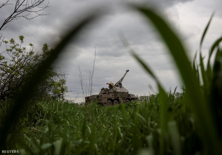 Ukrán tank a Donyecki területen 2023. május 9-én