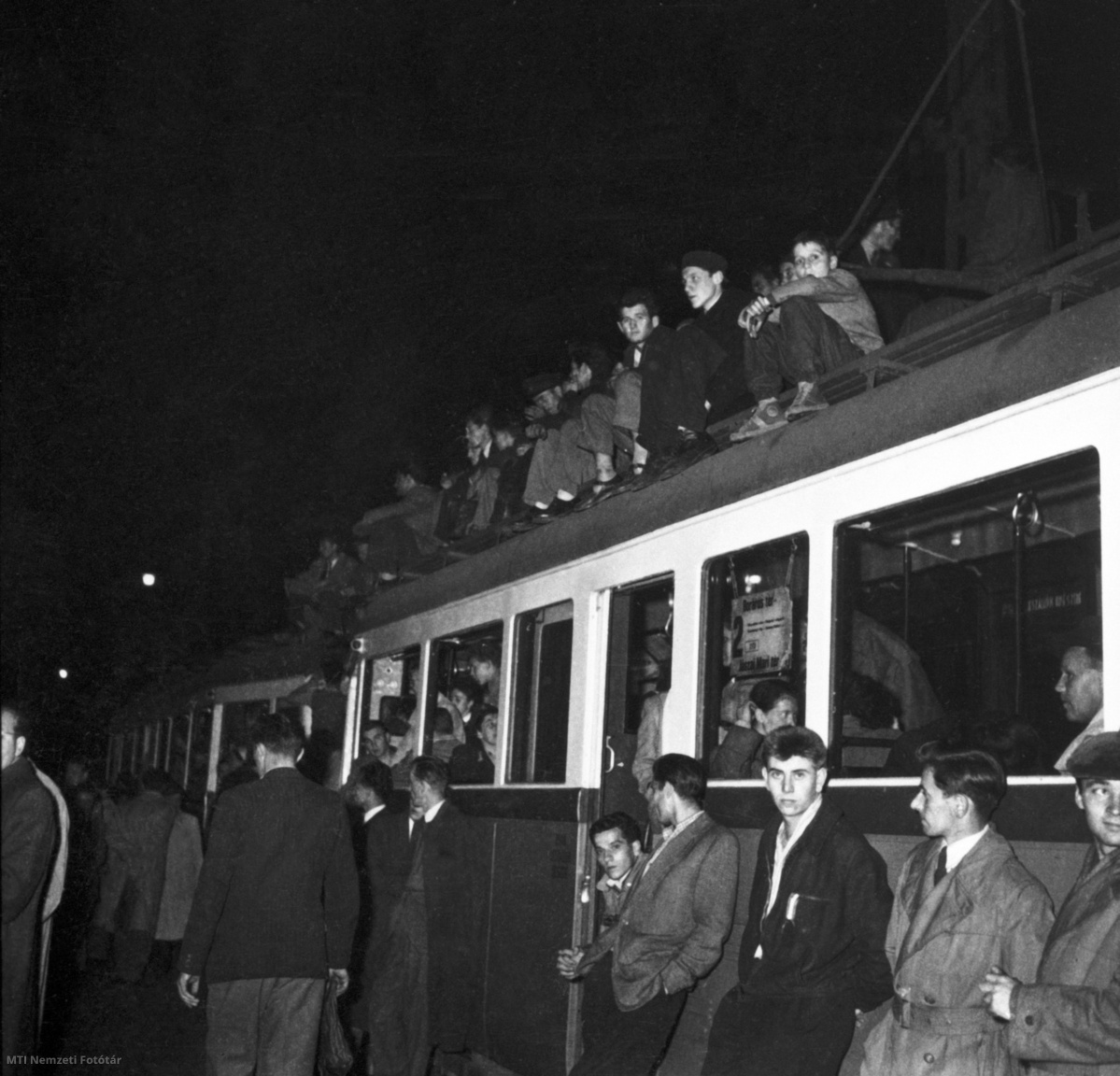 Budapest, 1956. október 23. Tüntetők a 2-es villamoson a Parlament előtt, a Kossuth téren az 1956-os forradalom idején.