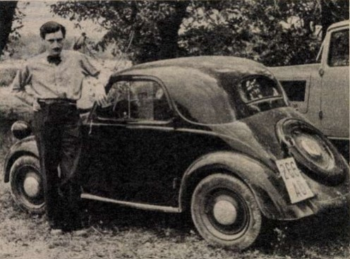 A végzetes baleset előtt Fiat Topolino autójával