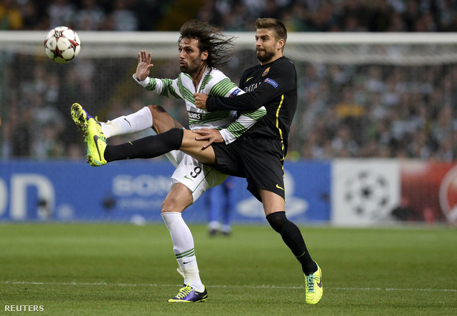 Piqué és Samaras küzdenek a labdáért