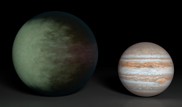 Fantáziarajz a Kepler-7b-ről: a nyugati félteke felhőzete jobban visszaveri az anyacsillaga fényét, így világosabbnak látszik. Jobbra összehasonlításul a Jupiter.
